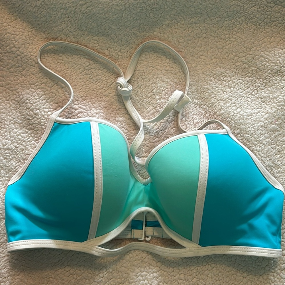 3 top and 2 bottom total 5 items 
Pink brand